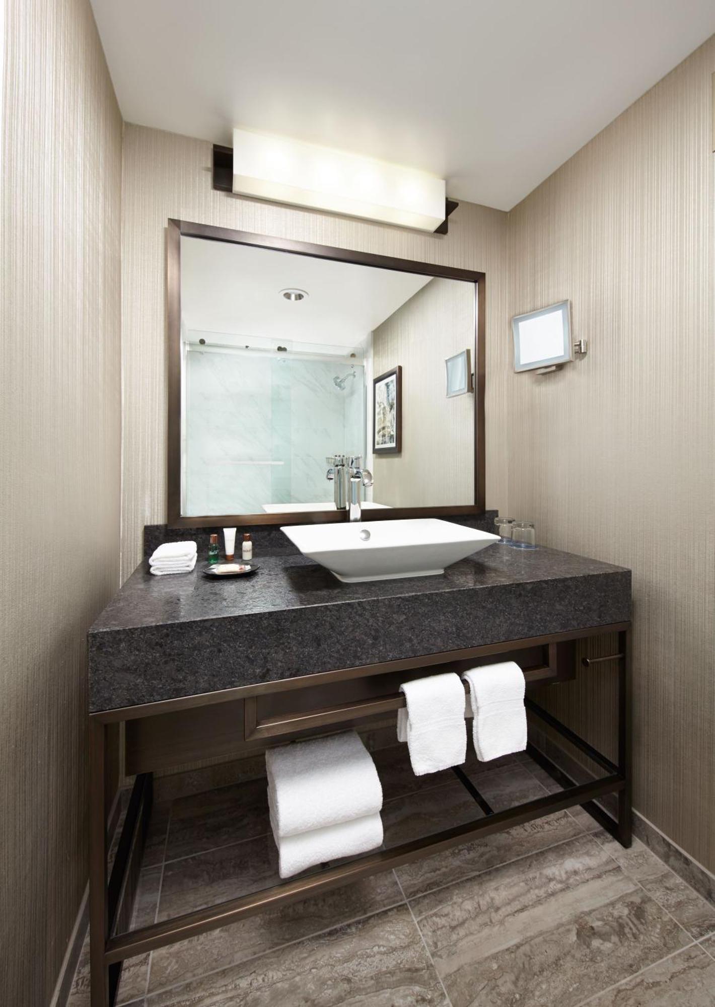 Sheraton Gateway Angeles Hotel