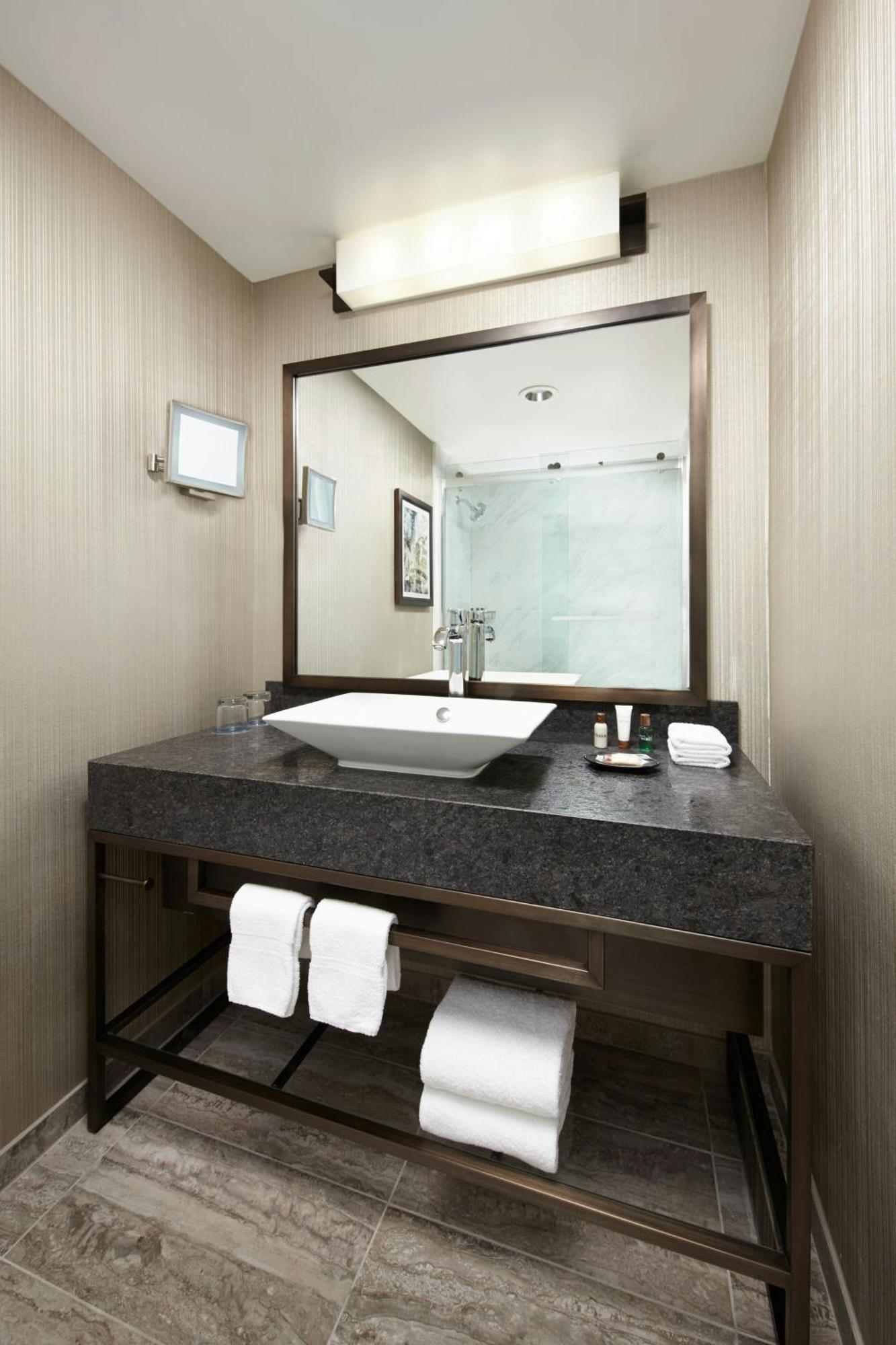 Sheraton Gateway Angeles Hotel